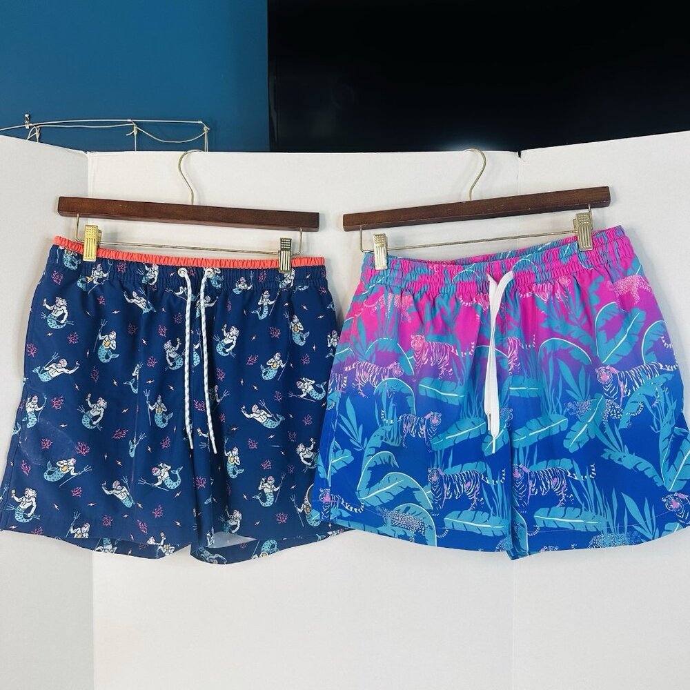 2x Chubbies Swim Trunks Men’s M Black 5.5” Inseam Pineapple Logo Lined Read